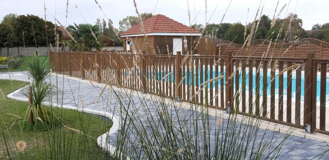 Le Village Du Phare Gouville-sur-Mer Exteriör bild